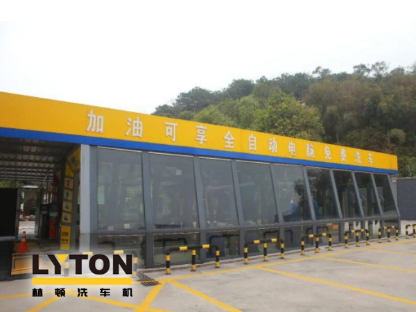 新一代車(chē)主生活服務(wù)商,油干凈、車(chē)干凈,車(chē)主的不二之選!——粵愷加油站!加油享全自動(dòng)電腦洗車(chē)機(jī)免費(fèi)洗車(chē)!